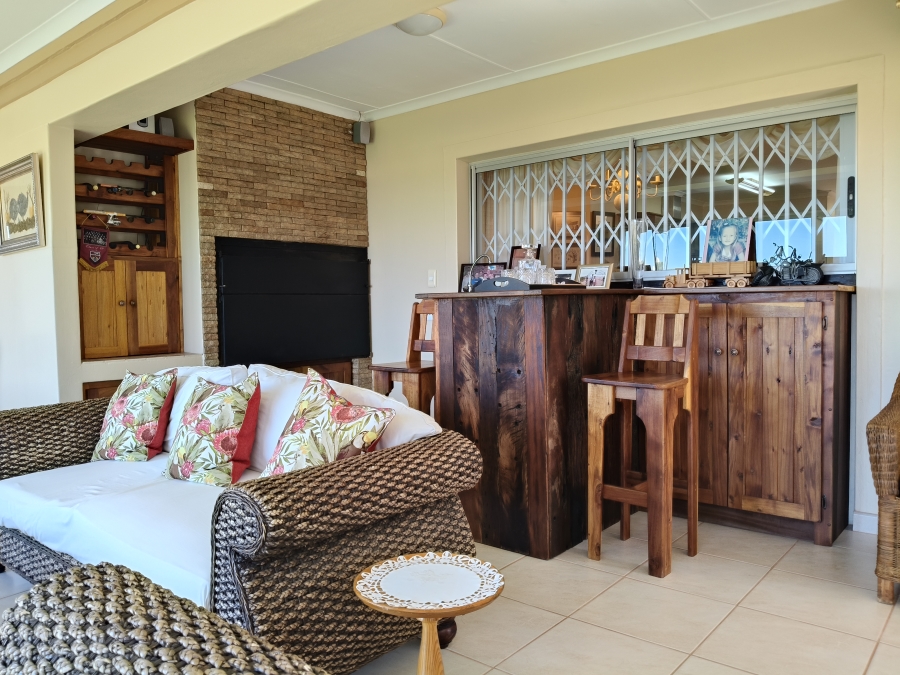 3 Bedroom Property for Sale in Wavecrest Eastern Cape